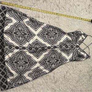 Women’s Geniemode Black and Cream size Medium Patterned Dress